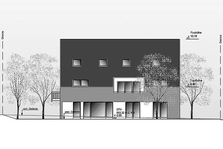Dreifamilienhaus mit Garagen in Mössingen